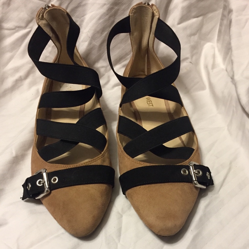 - Women’s strappy leather flats- Size 9.5